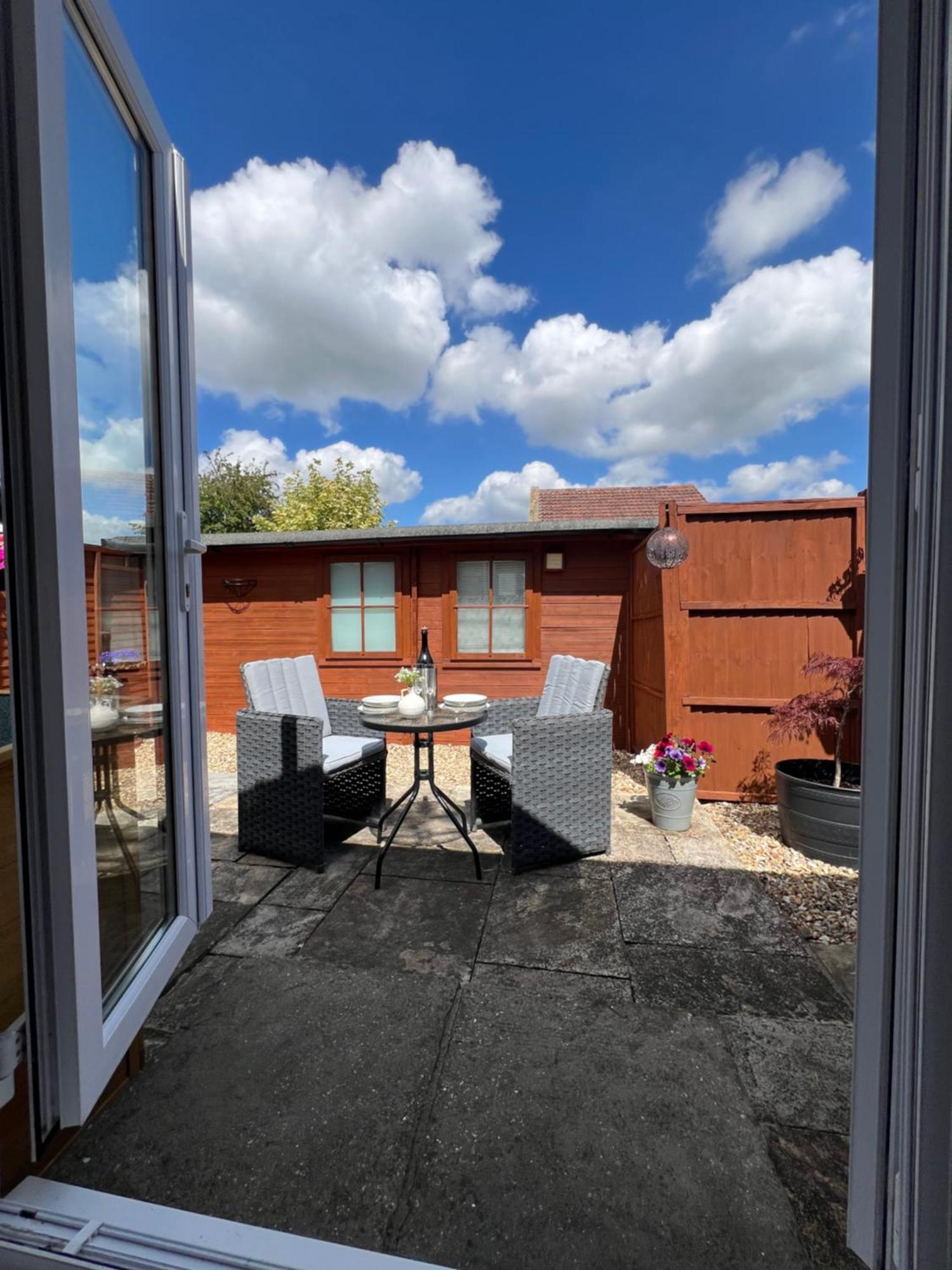 Cosy Countryside Near With Free Parking