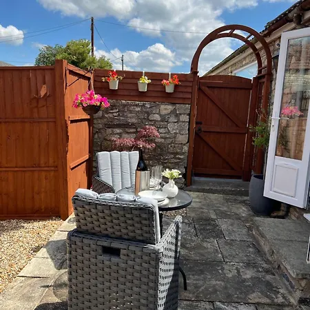 Cosy Countryside Stay Near Bath With Free Parking Exterior photo